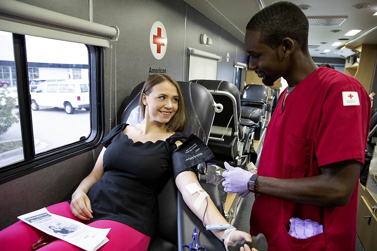 Cruz Roja regala boletos para Super Bowl a donadores de sangre